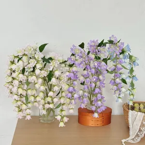 Flores artificiales colgantes lirio de los valles en colores pastel para bodas