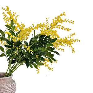 Branche de mimosa acacia artificiel dans un vase en céramique rose pour décor d'intérieur