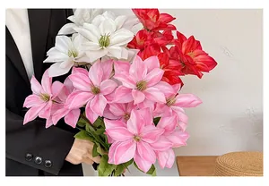 Dettaglio di fiori di clematide rosa in stampa 3D realistica per decorazione d'interni