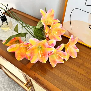 Giglio artificiale a tre teste con petali sfumati giallo-rosa per decorazioni d'interni