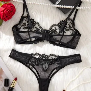 Ensemble de lingerie sexy en dentelle noire avec broderie florale et mesh sur fourrure