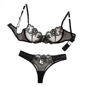 Ensemble soutien-gorge en dentelle blanche à broderie noire et string en résille