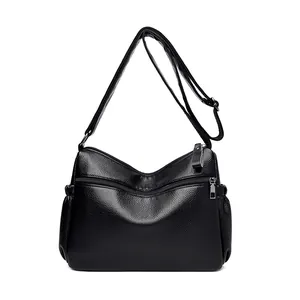 Borsa a tracolla classica in pelle nera con cerniere multiple e trama litchi