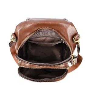 Mochila vintage de cuero marrón con múltiples compartimentos de cremallera y herrajes