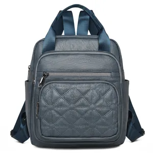 Mochila de cuero sintético azul marino con diseño acolchado de rombos y correas ajustables