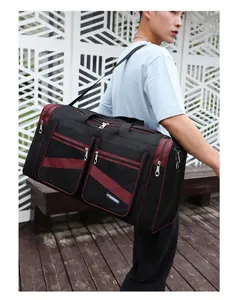 Dettaglio della borsa da viaggio SPORT con doppie tasche frontali e tessuto in nylon