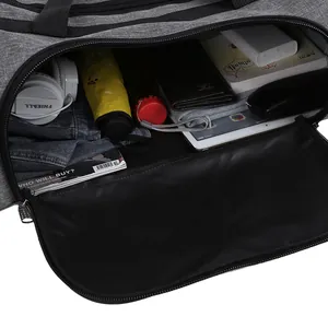 Sac de voyage gris grande capacité avec intérieur spacieux pour sport et loisirs
