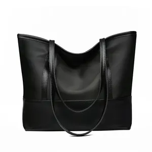 Borsa tote nera minimalista in tessuto Oxford con dettagli in ecopelle e doppi manici