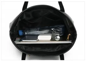 Vue de dessus montrant l'intérieur spacieux et les compartiments du grand sac cabas noir