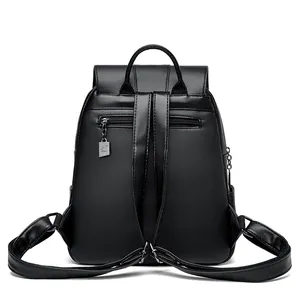Mochila de cuero negro con bolsillo trasero antirrobo con cremallera y tiras finas