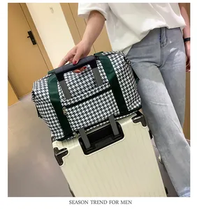 Τσάντα ταξιδιού με μοτίβο houndstooth και υποδοχή για λαβή βαλίτσας τρόλεϊ