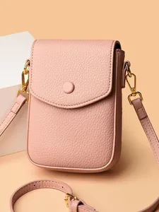 Borsa a tracolla per cellulare in vera pelle rosa chiaro con fibbia dorata