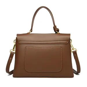 Borsa a mano classica in pelle marrone scuro con finiture dorate e tracolla rimovibile