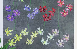 Détails de lys artificiels multicolores aux pétales vibrants et textures réalistes