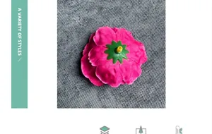 Vista dettagliata dall'alto di una testa di peonia artificiale rosa acceso con sepali