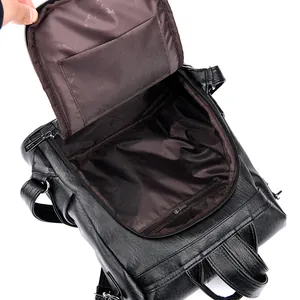 Schwarzer diebstahlsicherer Rucksack aus weichem Leder mit großem braunem Innenraum