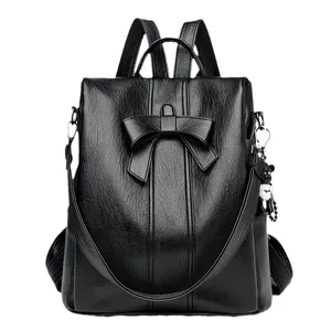 Damen Rucksack aus schwarzem Leder mit dekorativer Schleife und Bären-Anhänger-Design