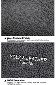 Detailaufnahme einer schwarzen Ledertasche mit Litschi-Struktur und Logo aus Metall