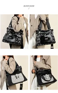Detailansicht stylischer Tragetaschen mit Graffiti-Print, Schlangenmuster und Nieten