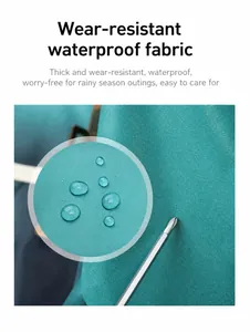 Vue détaillée du tissu imperméable avec gouttes d'eau et texture résistante aux rayures