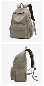Détail du sac à dos kaki avec bretelles respirantes et multiples poches de rangement