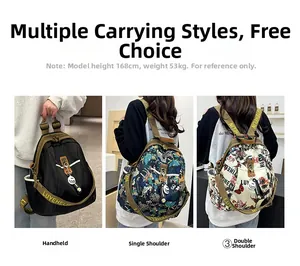 Détails du sac à dos polyvalent en nylon en noir, imprimé foncé et motifs floraux