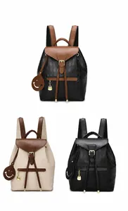 Trois options de sacs à dos matelassés avec cordon de serrage et breloque smiley