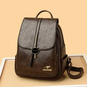 Mochila vintage de cuero encerado marrón para mujer con logo de canguro y amuleto gato