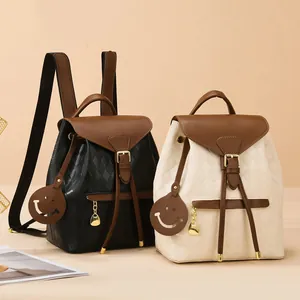 Sacs à dos matelassés à cordon noir et beige avec des détails en cuir marron