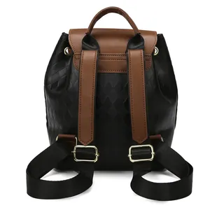 Sac à dos matelassé noir et marron en cuir avec cordon de serrage et détails dorés