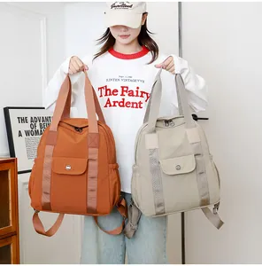 Detailansicht wasserfester Nylon-Rucksack mit vielen Taschen in Orange und Beige