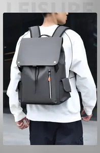 Sac à dos gris foncé urbain avec revêtement imperméable et détail de fermeture orange