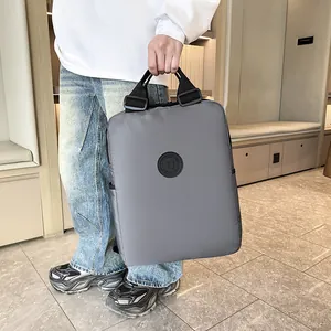 Waterdichte donkergrijze nylon rugzak met logo voor reizen en laptopgebruik