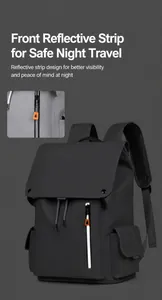 Détail de la bande réfléchissante de sécurité verticale sur le sac à dos étanche
