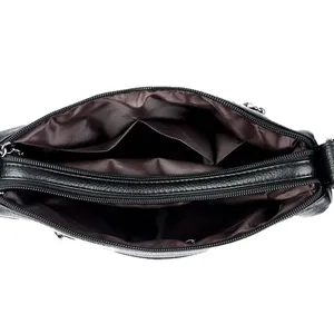 Sac bandoulière en cuir grainé noir avec plusieurs compartiments zippés et doublure