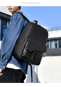 Détail de la texture en cuir tressé et des sangles décoratives du sac à dos noir business