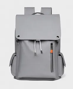 Vue de face du sac à dos gris avec rabat et détail de fermeture éclair orange dynamique