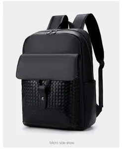 Vue latérale détaillée du sac à dos en cuir noir avec empiècement tressé et boucle
