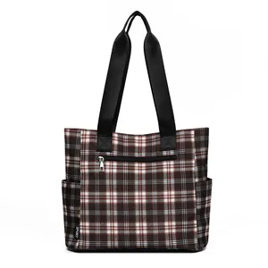 Grand sac cabas à carreaux classique avec larges bandoulières noires pour femmes