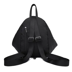 Sac à dos triangulaire moderne noir en nylon avec sangles réglables et poche arrière