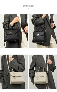 Lederhandtaschen mit Litschimuster in Schwarz und Beige mit goldener Hufeisenschnalle