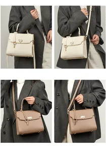 Detailansicht der Lederhandtasche mit Litschi-Maserung und goldenem runden Schnallenschloss