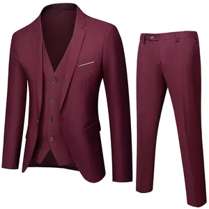 Bordeauxrood driedelig slim fit herenkostuum met colbert en gilet voor zakelijk gebruik