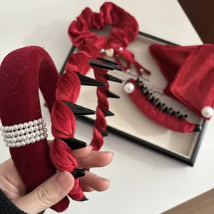 Set di accessori per capelli in velluto rosso con fascia di perle e elastico per occasioni