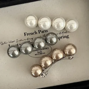 Barrettes vintage françaises à quatre grandes perles en blanc, argent et or rose poli