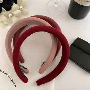 Cerchietti vintage bordeaux e rosa chiaro in tessuto a maglia a coste testurizzato