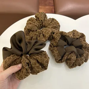 Bruine Maillard-koffietinten haarelastiekjes set met wafeltextuur en gladde stof