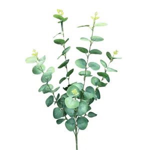 Rama de eucalipto artificial con hojas verde grisáceo y textura mate decorativa