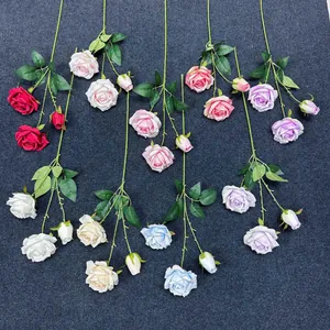Rose di seta artificiali a più teste in colori assortiti per decorazioni di matrimoni