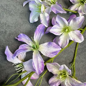 Clématite artificielle réaliste dégradée violet et blanc pour décoration d'intérieur